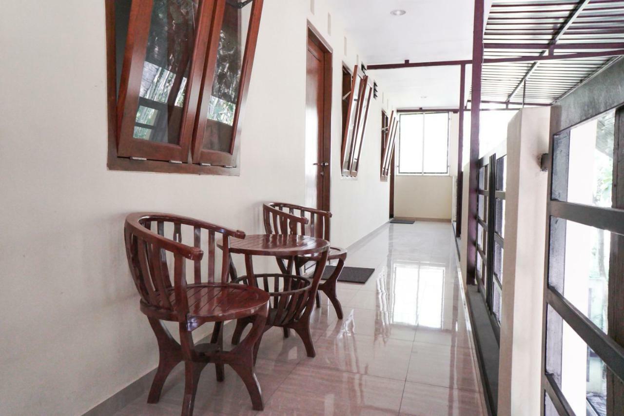 Reddoorz Syariah Near Exit Tol Malang Hotel Exterior photo