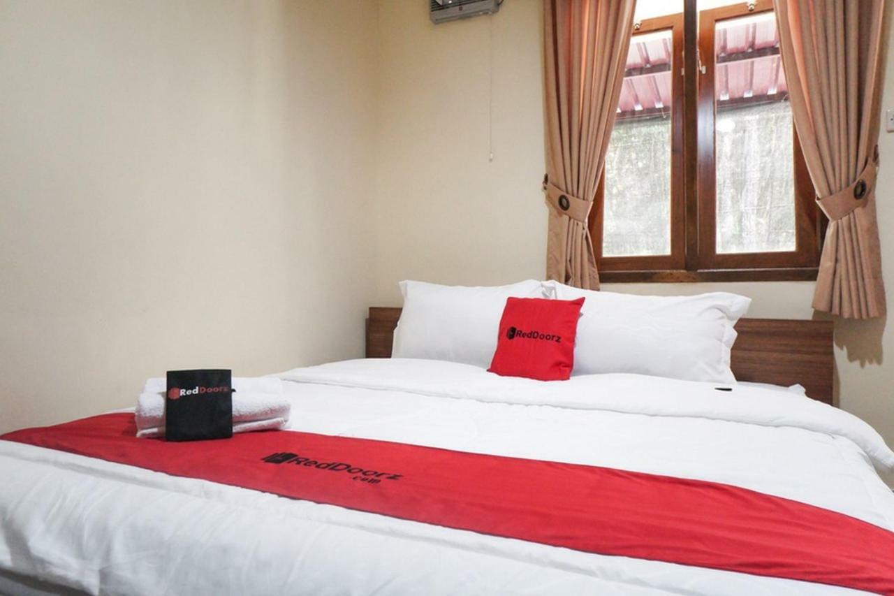 Reddoorz Syariah Near Exit Tol Malang Hotel Exterior photo
